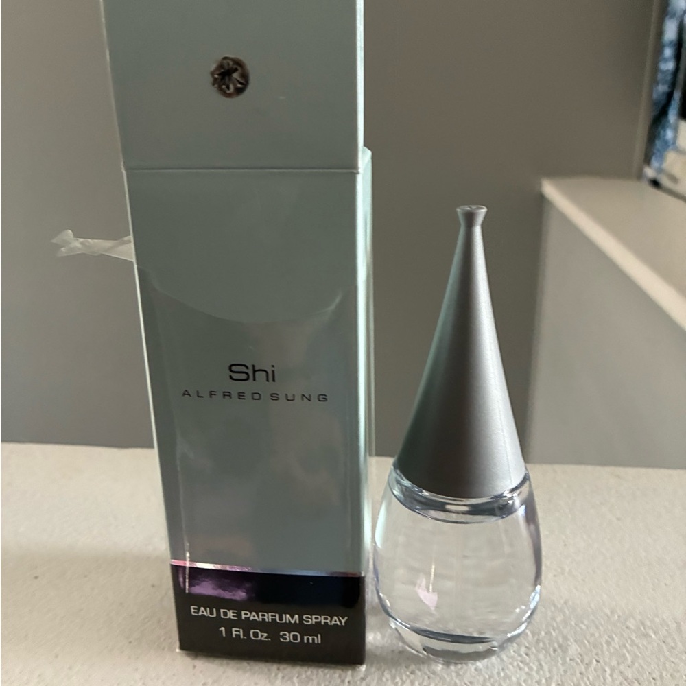 ALFRED SUNG Shi Eau de Parfum with Silver Cap